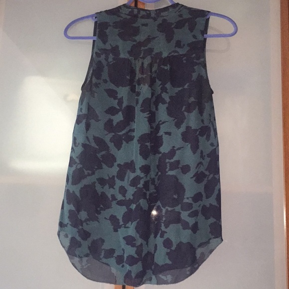 Babaton Ainsley Blouse in Green - Picture 3 of 5